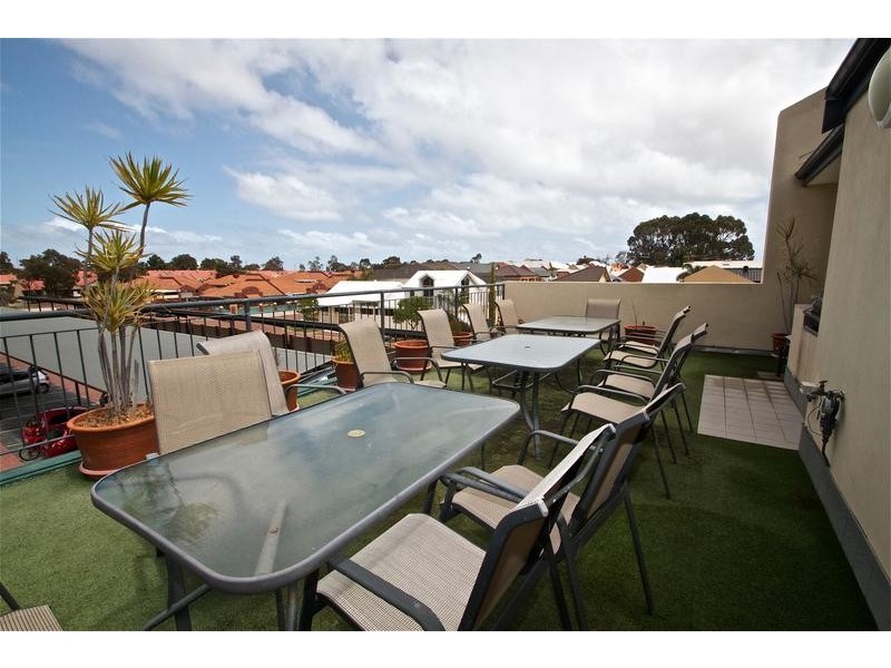 9/18 Kingsbury Rd, Joondalup WA 6027