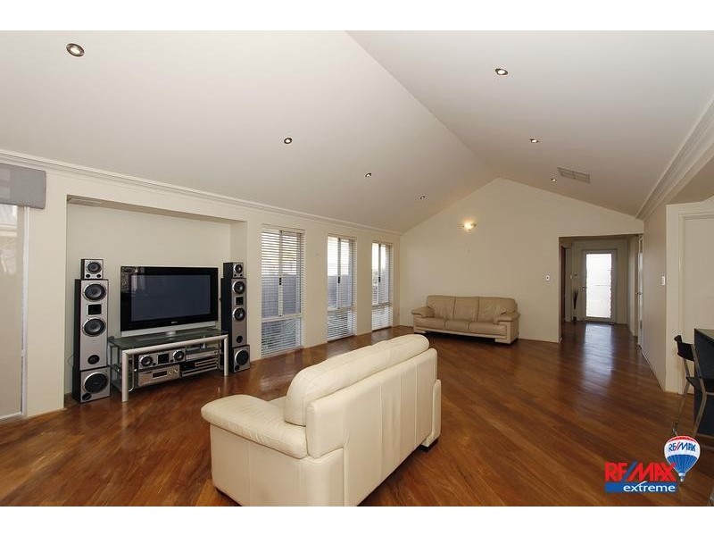 10 Pymore Crescent, Butler WA 6036