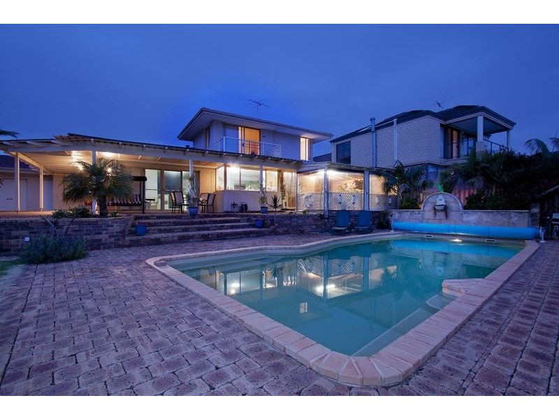 4 Volunteer Place, Ocean Reef WA 6027