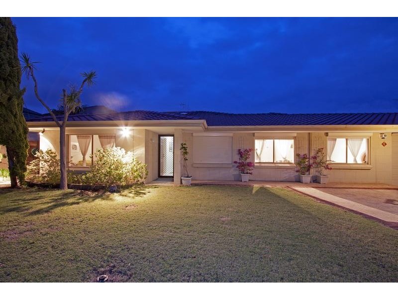 4 Volunteer Place, Ocean Reef WA 6027