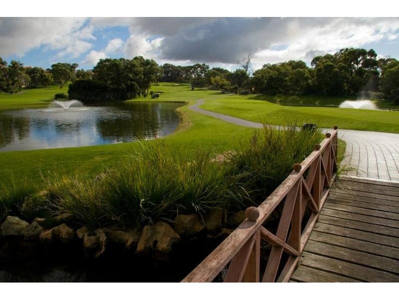 4 Volunteer Place, Ocean Reef WA 6027