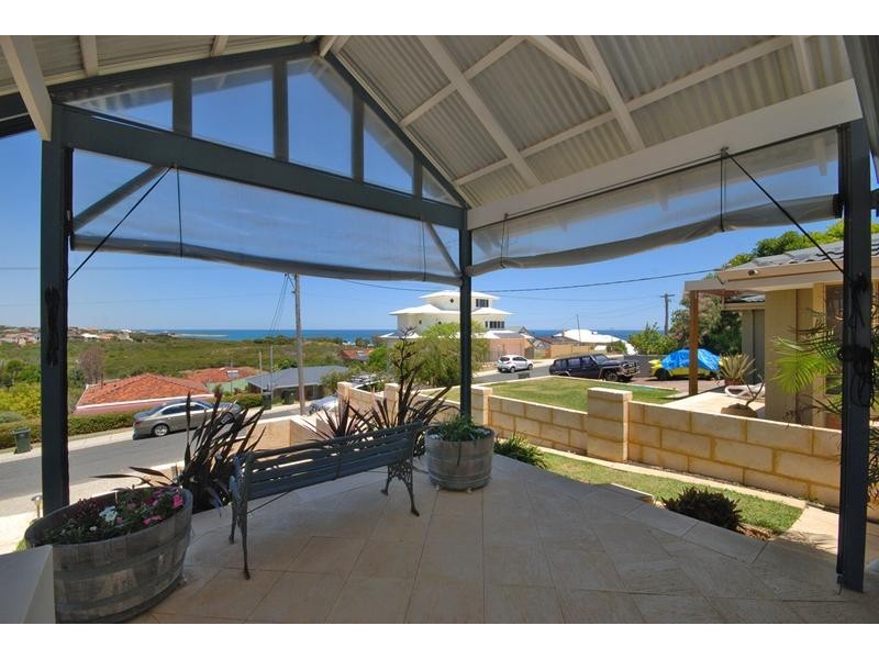 11 Dennis Street, Quinns Rocks WA 6030