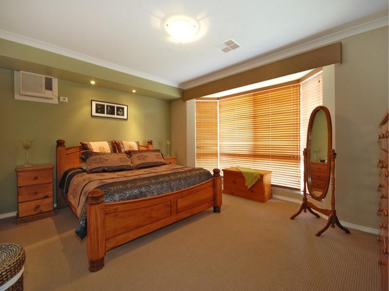 18 La Grange Loop, Currambine WA 6028