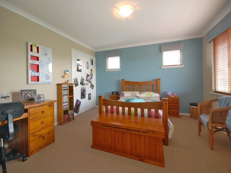 18 La Grange Loop, Currambine WA 6028
