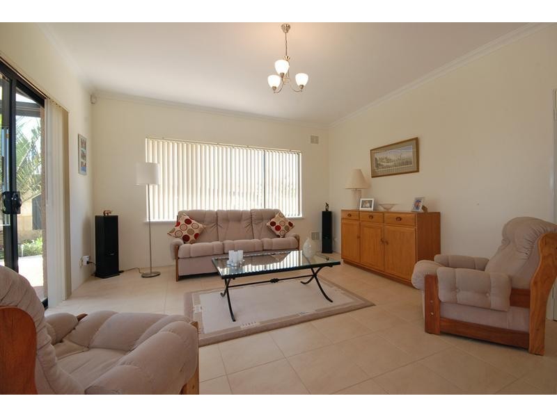 4 Manta Pass, Mindarie WA 6030