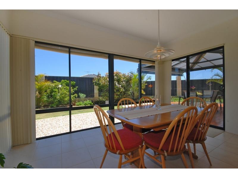4 Manta Pass, Mindarie WA 6030