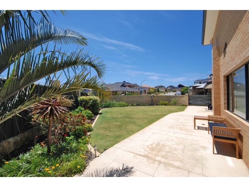 4 Manta Pass, Mindarie WA 6030