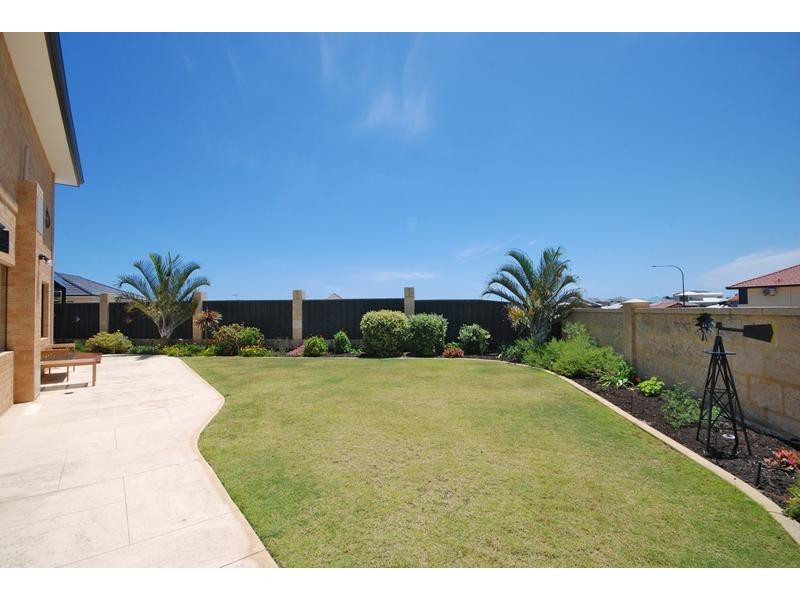 4 Manta Pass, Mindarie WA 6030