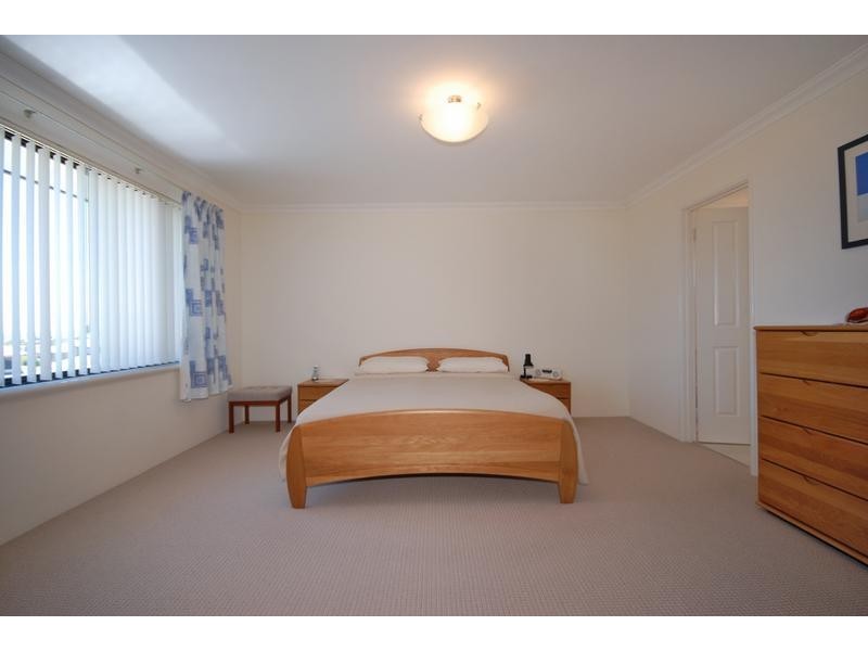 4 Manta Pass, Mindarie WA 6030