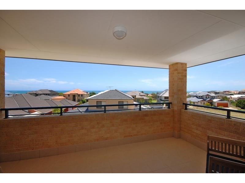 4 Manta Pass, Mindarie WA 6030