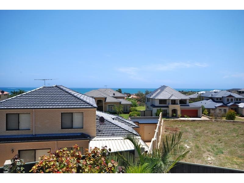 4 Manta Pass, Mindarie WA 6030