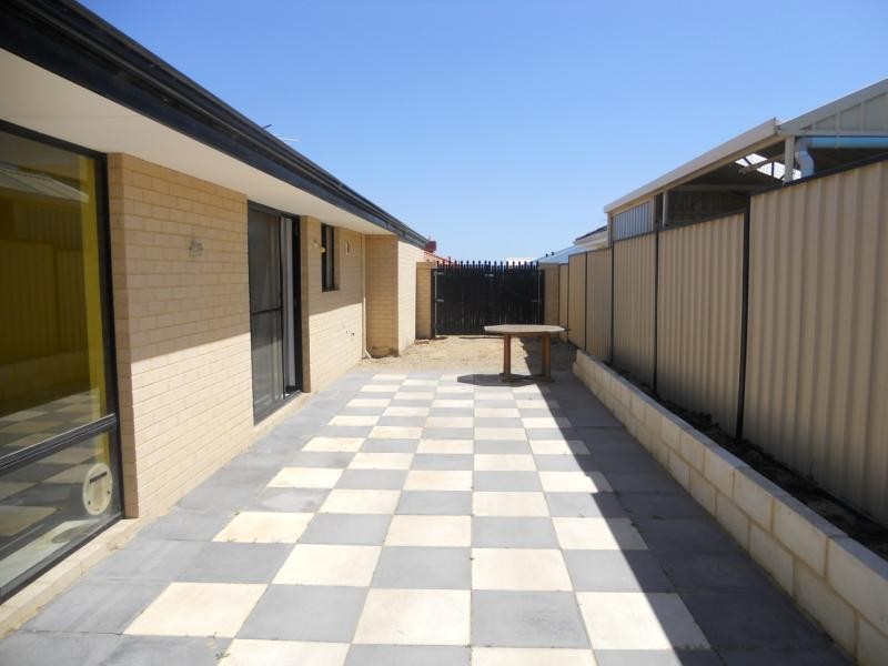 10 Appleby Drive, Darch WA 6065