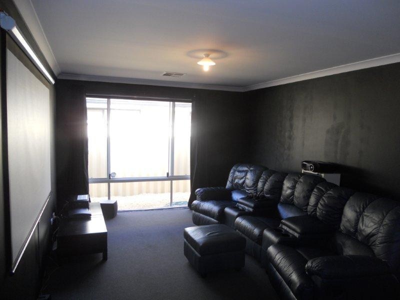 28 Eastwall Parkway, Butler WA 6036