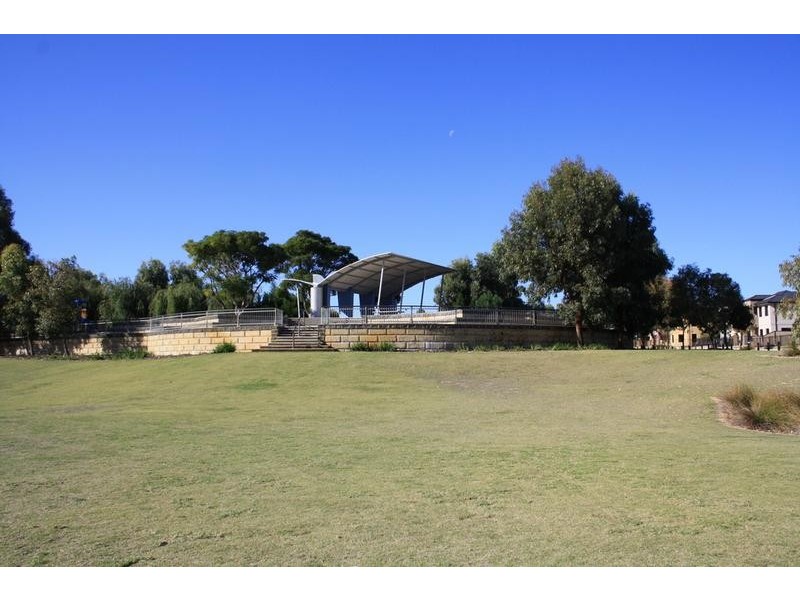 73 Nankeen Circle, Tapping WA 6065