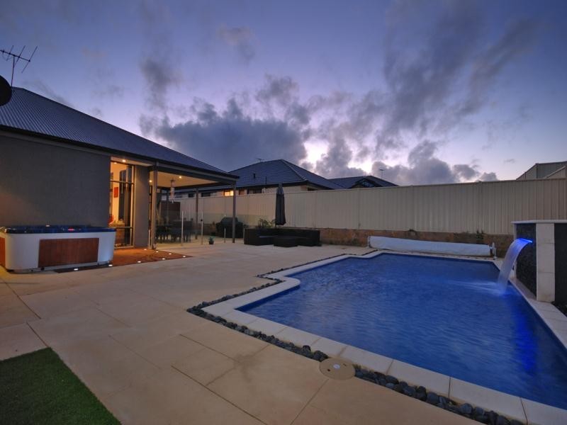 11 Sundowner Meander, Banksia Grove WA 6031