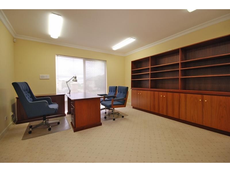 2 Baton Rouge, Mindarie WA 6030