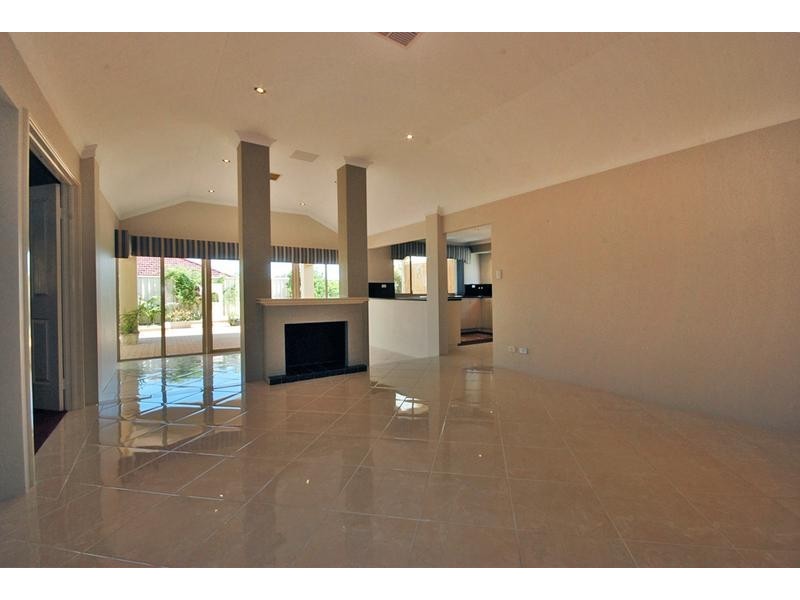 8 Langmuir Way, Tapping WA 6065