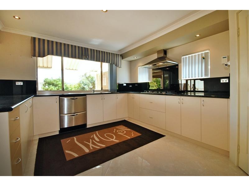 8 Langmuir Way, Tapping WA 6065