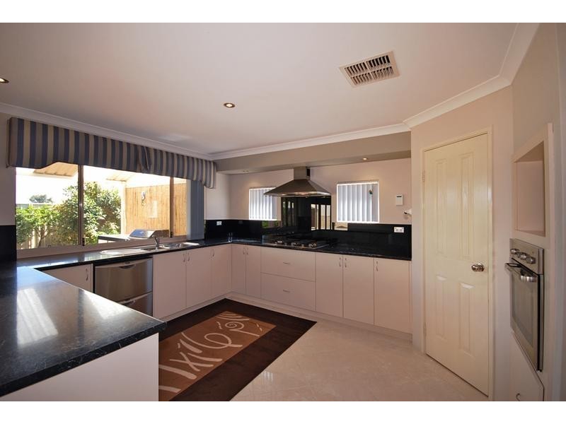 8 Langmuir Way, Tapping WA 6065