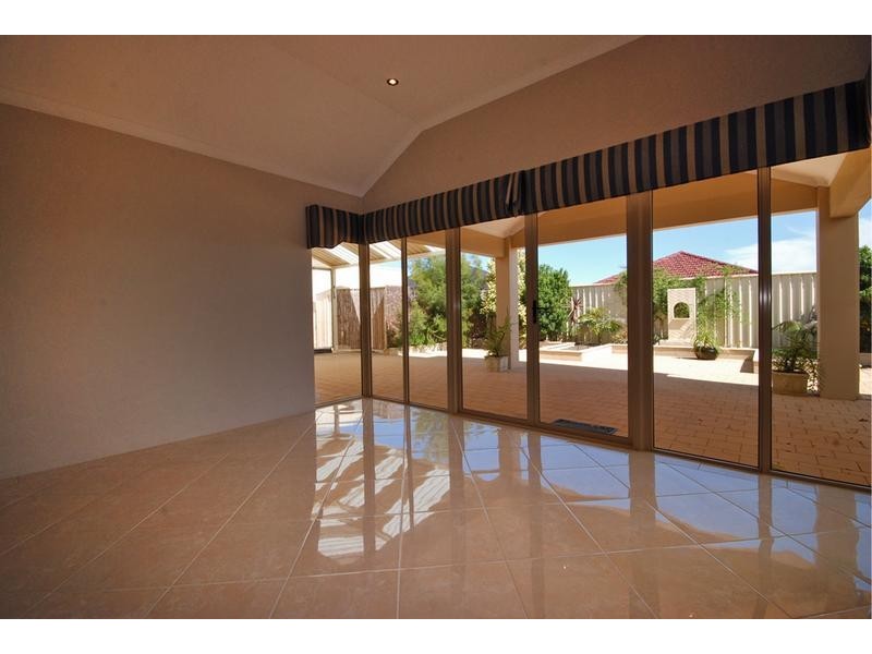 8 Langmuir Way, Tapping WA 6065