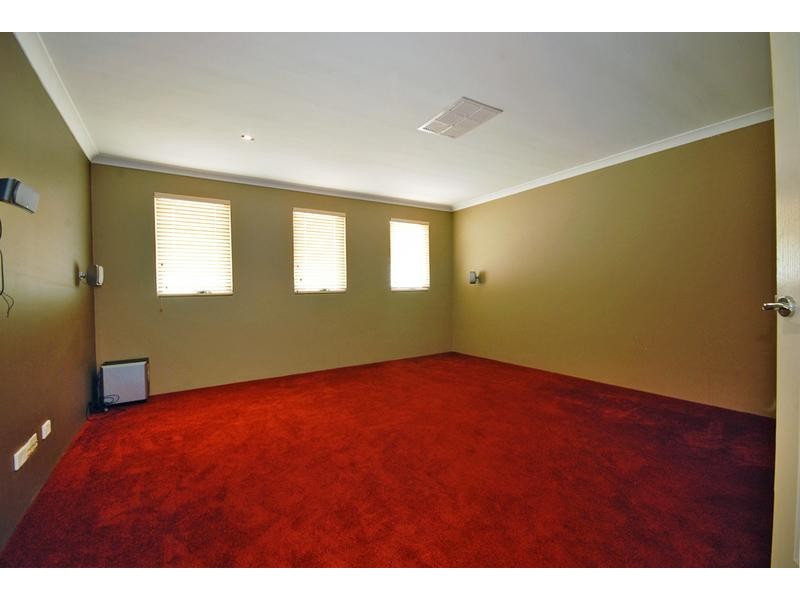 8 Langmuir Way, Tapping WA 6065