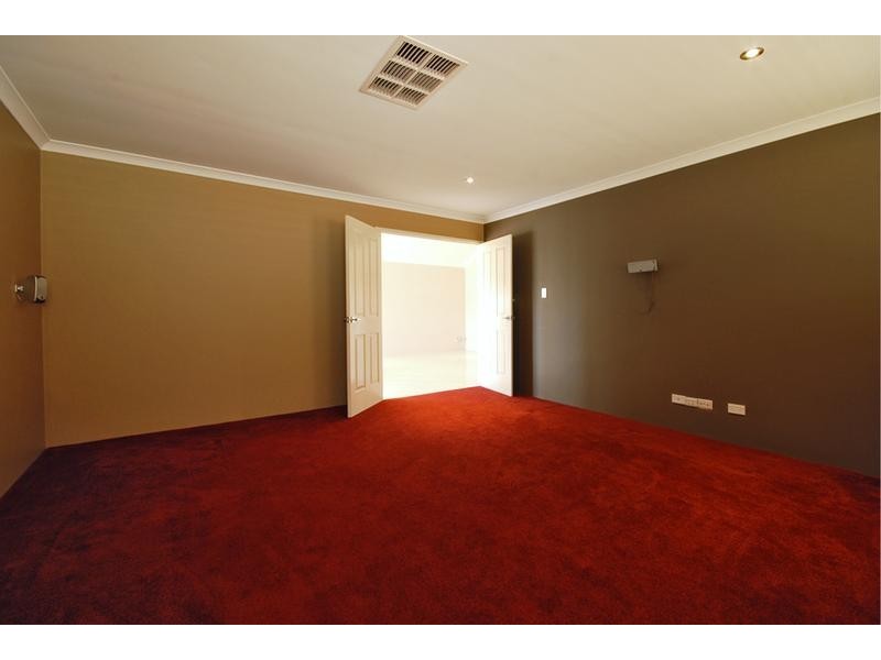 8 Langmuir Way, Tapping WA 6065