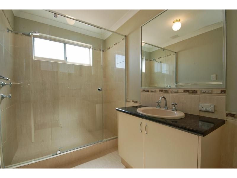 8 Langmuir Way, Tapping WA 6065