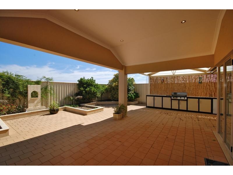 8 Langmuir Way, Tapping WA 6065