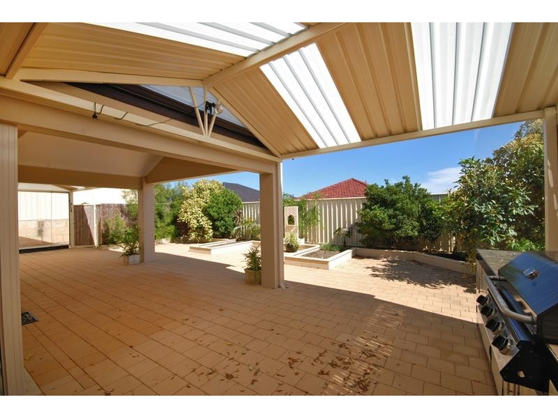 8 Langmuir Way, Tapping WA 6065