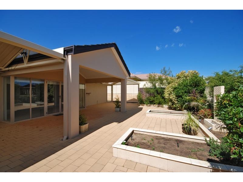 8 Langmuir Way, Tapping WA 6065