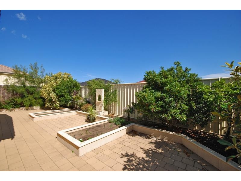 8 Langmuir Way, Tapping WA 6065