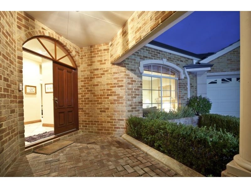 8 Kirra Court, Hillarys WA 6025