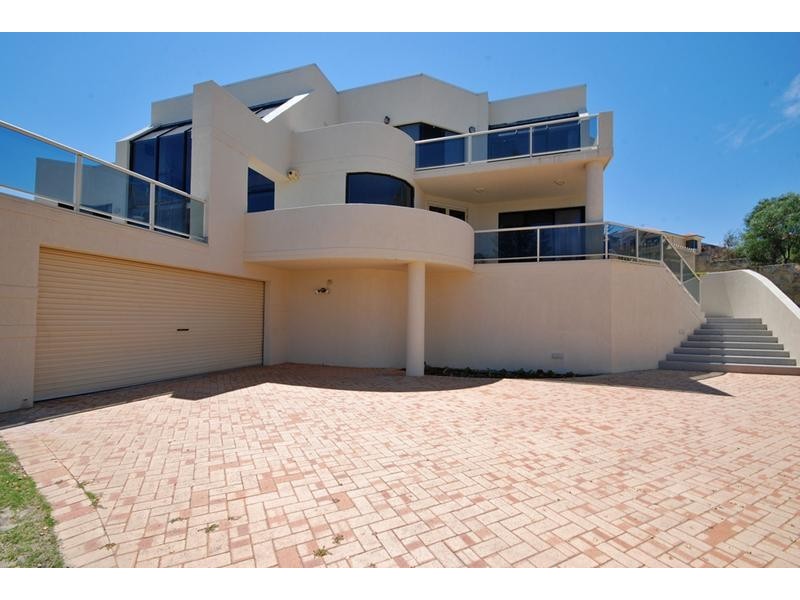 6 St Malo Ct, Mindarie WA 6030