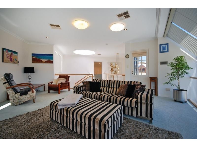 6 St Malo Ct, Mindarie WA 6030