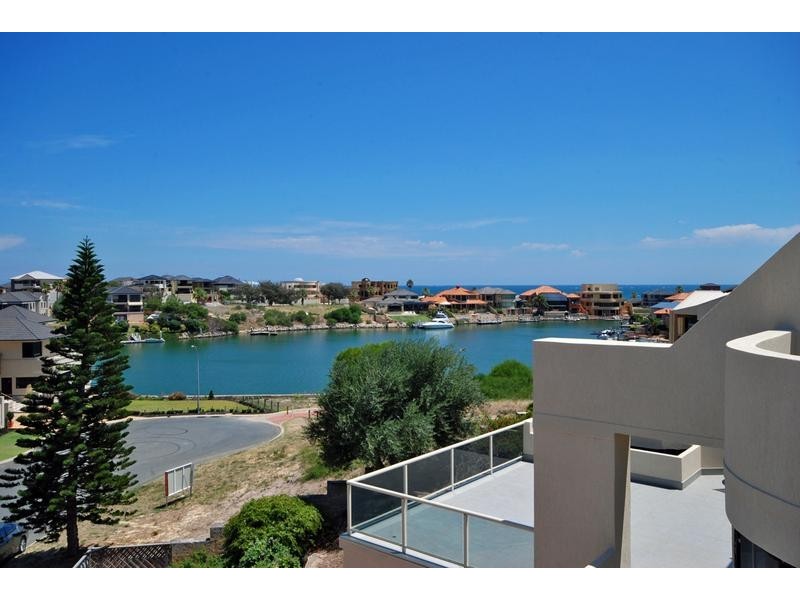 6 St Malo Ct, Mindarie WA 6030
