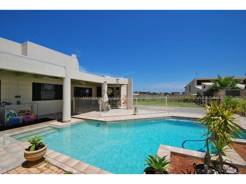 6 St Malo Ct, Mindarie WA 6030