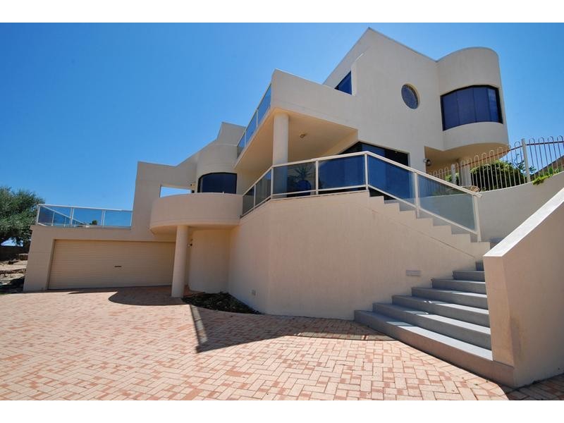 6 St Malo Ct, Mindarie WA 6030
