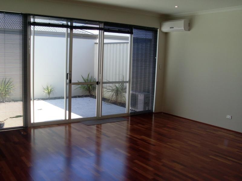 55B Helmsdale Loop, Butler WA 6036