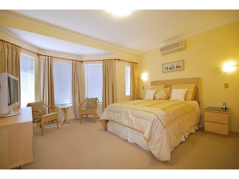 37 Palmerston Crescent, Tapping WA 6065