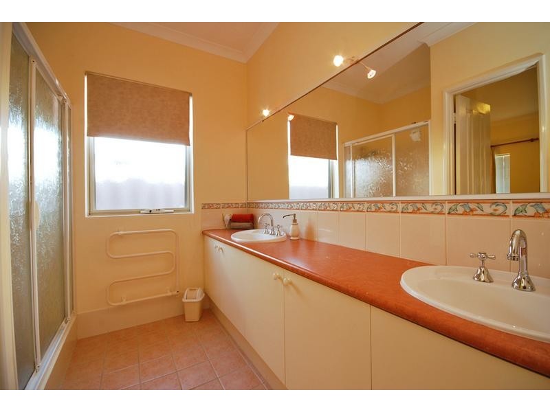 37 Palmerston Crescent, Tapping WA 6065