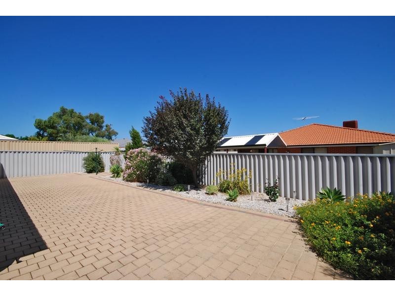 37 Palmerston Crescent, Tapping WA 6065