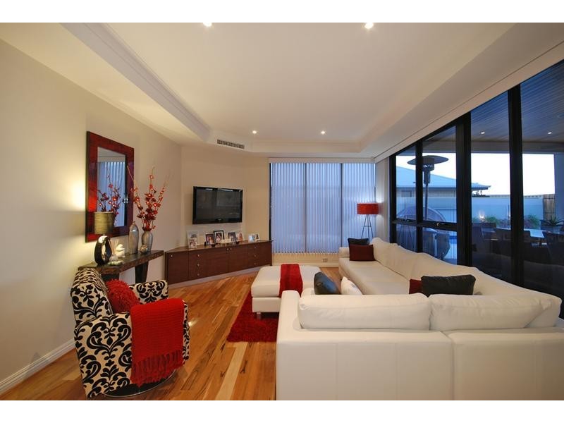 6 Lopez Way, Iluka WA 6028