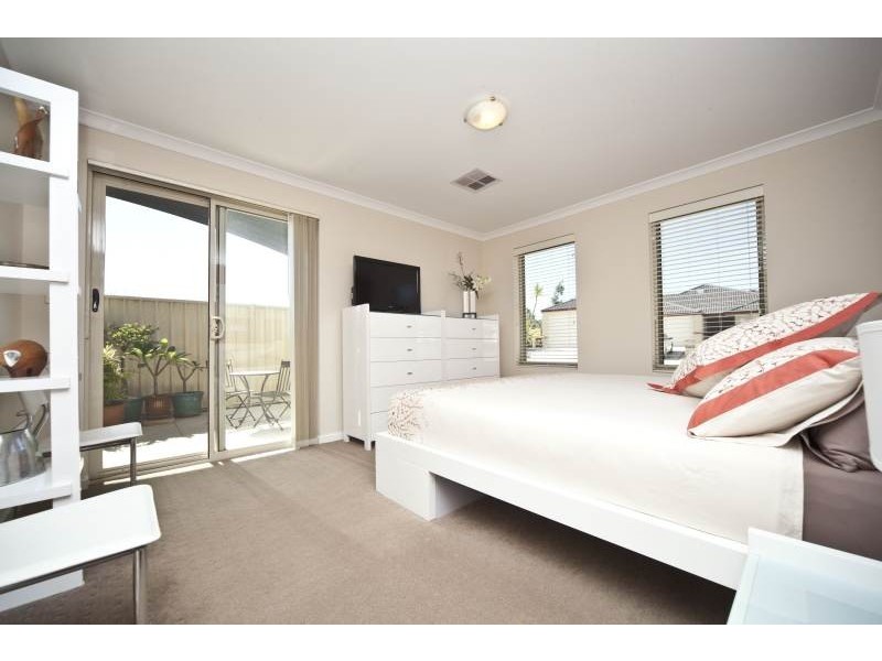 36 Crosthwait Circle, Tapping WA 6065