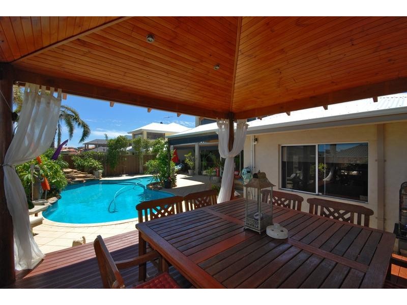 14 Manta Pass, Mindarie WA 6030