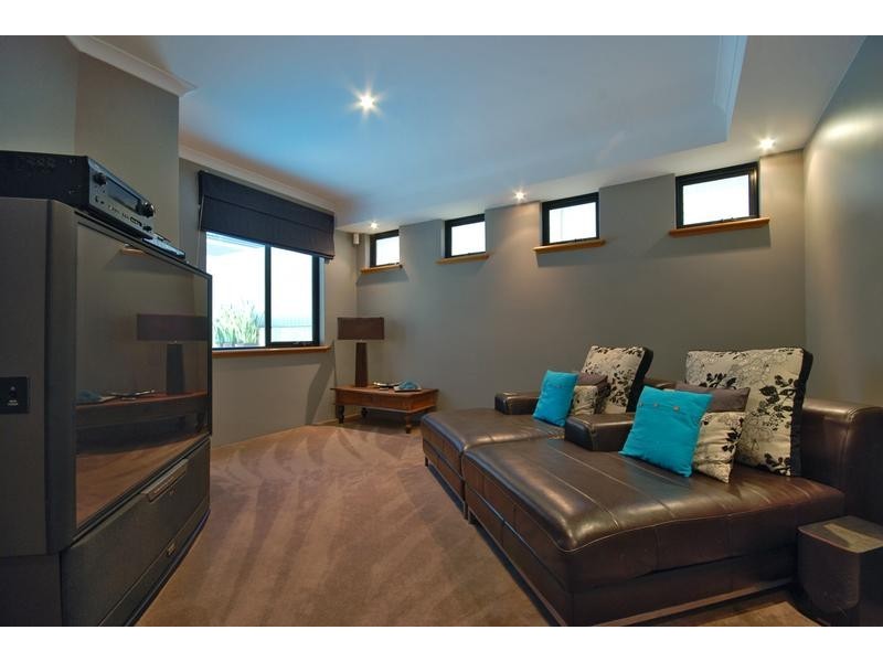 7 Whitehaven Avenue, Burns Beach WA 6028