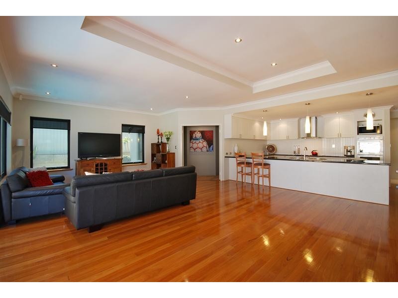 7 Whitehaven Avenue, Burns Beach WA 6028