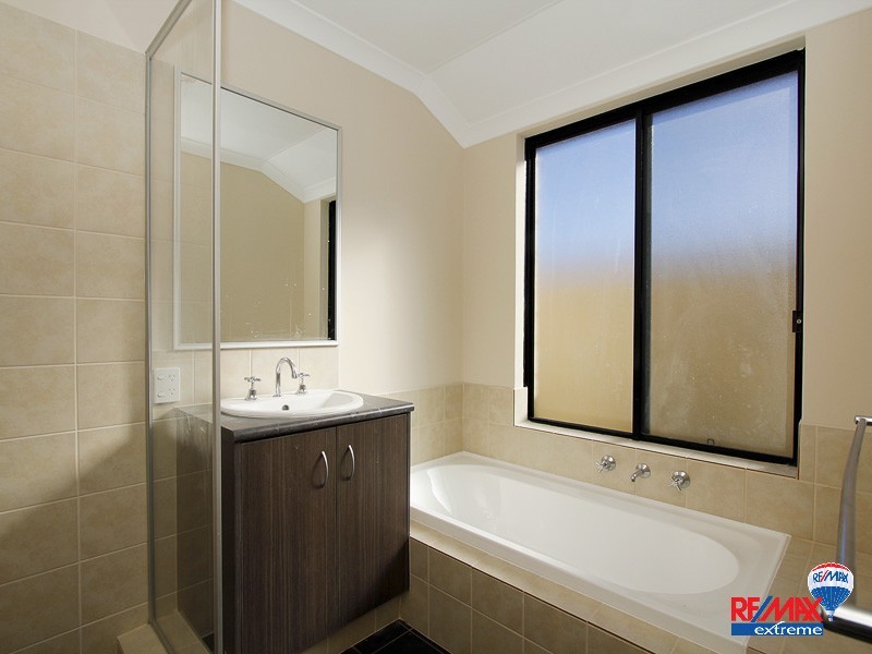 28 Nambi Parkway, Banksia Grove WA 6031