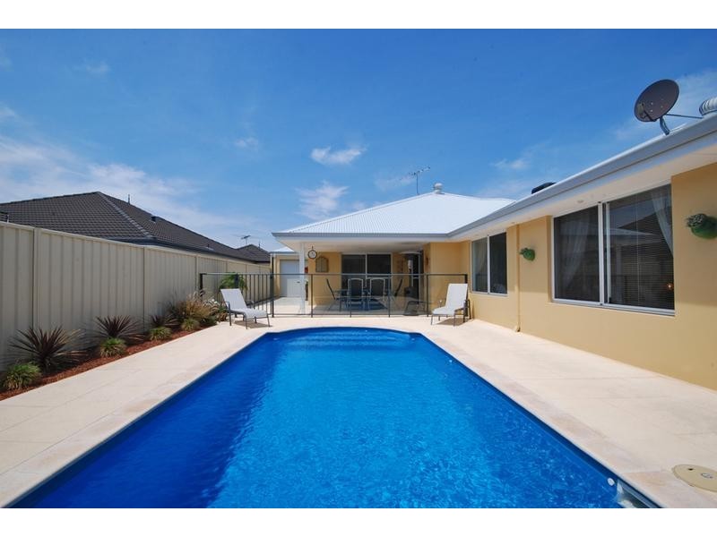 65 Brightlands Circuit, Carramar WA 6031