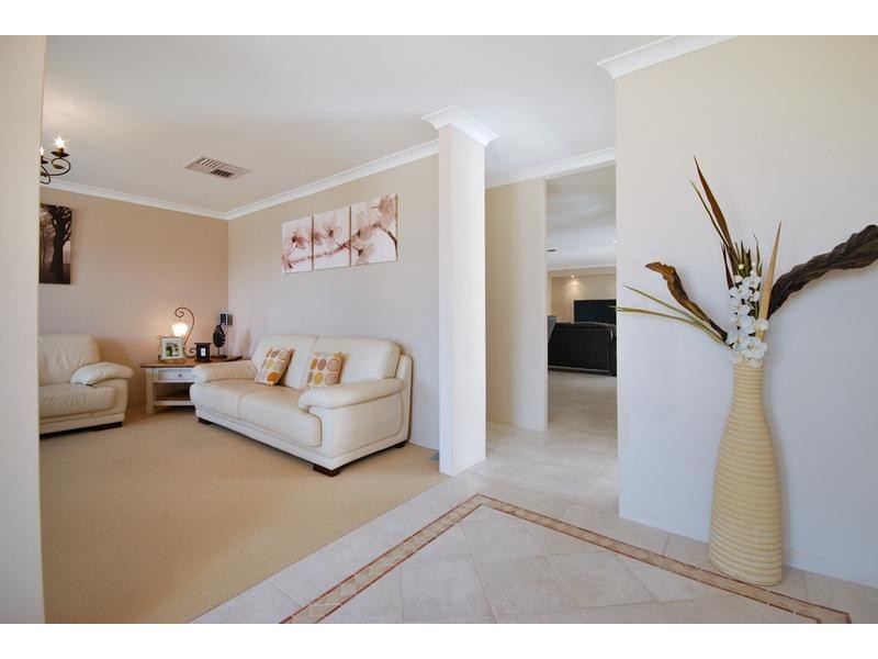65 Brightlands Circuit, Carramar WA 6031