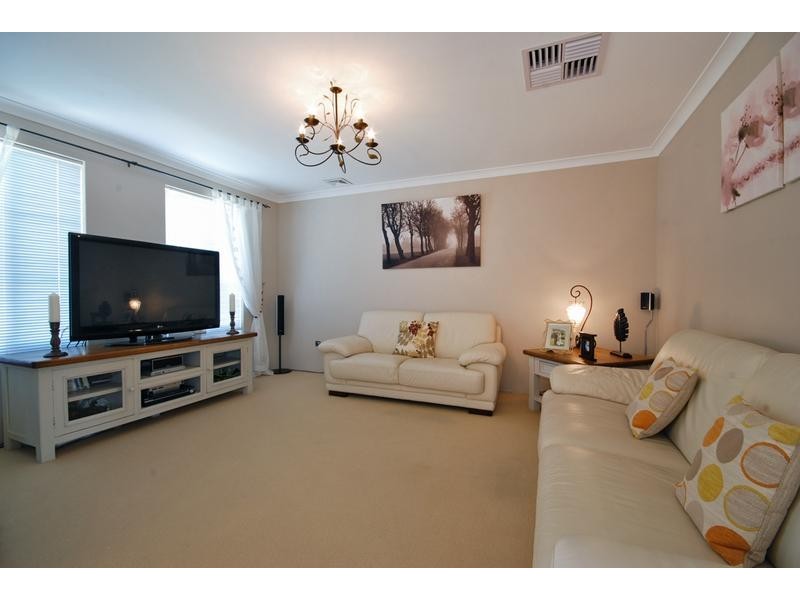 65 Brightlands Circuit, Carramar WA 6031